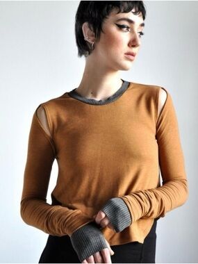 ANYA CROP- Long Sleeve Cutout Top in Turmeric/Camel with Gray Trim